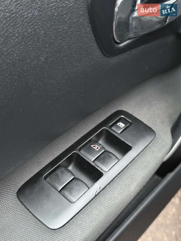 Позашляховик / Кросовер Nissan Qashqai 2011 в Сумах