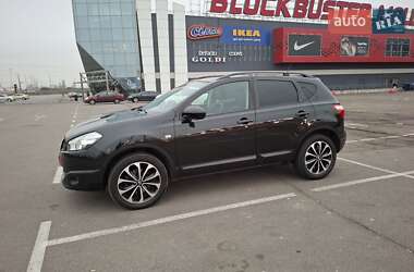 Внедорожник / Кроссовер Nissan Qashqai 2014 в Киеве
