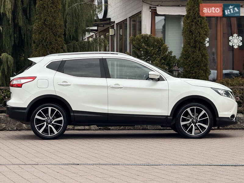 Позашляховик / Кросовер Nissan Qashqai 2015 в Стрию