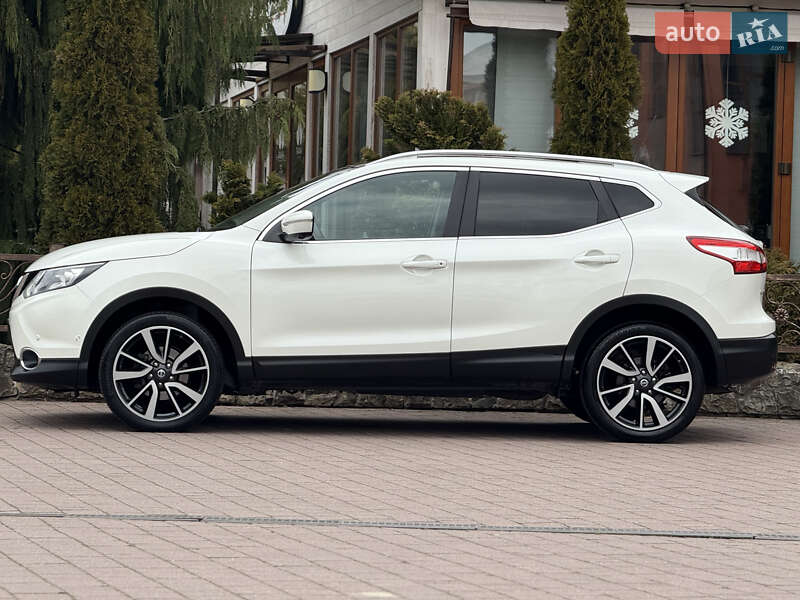 Позашляховик / Кросовер Nissan Qashqai 2015 в Стрию