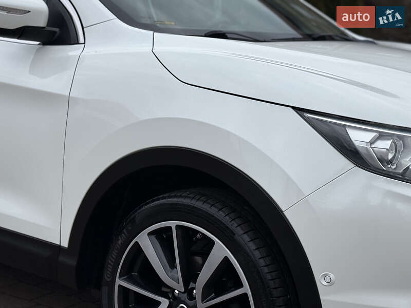 Позашляховик / Кросовер Nissan Qashqai 2015 в Стрию