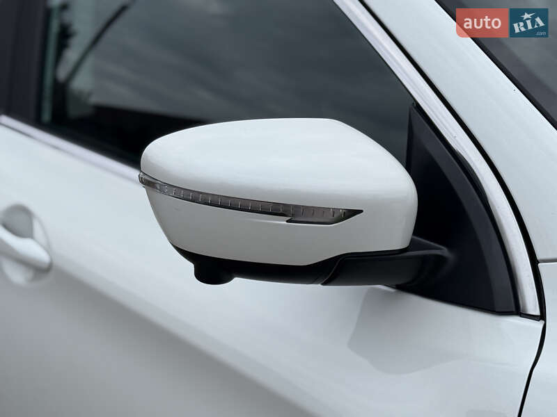 Позашляховик / Кросовер Nissan Qashqai 2015 в Стрию