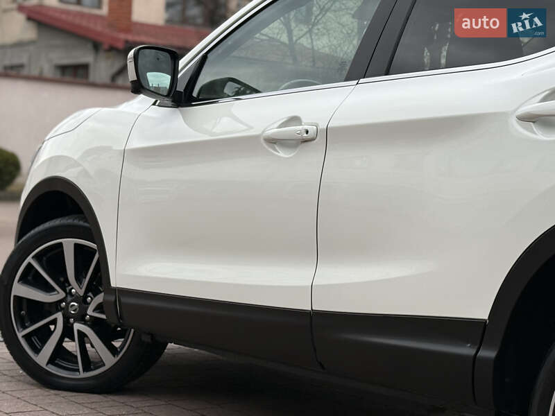 Позашляховик / Кросовер Nissan Qashqai 2015 в Стрию