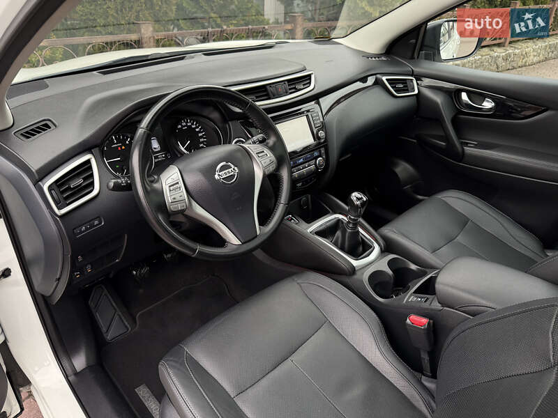 Позашляховик / Кросовер Nissan Qashqai 2015 в Стрию