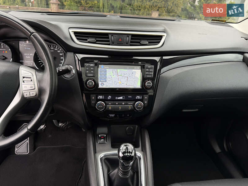 Позашляховик / Кросовер Nissan Qashqai 2015 в Стрию