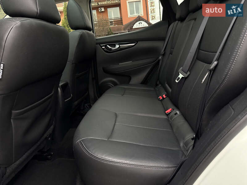 Позашляховик / Кросовер Nissan Qashqai 2015 в Стрию