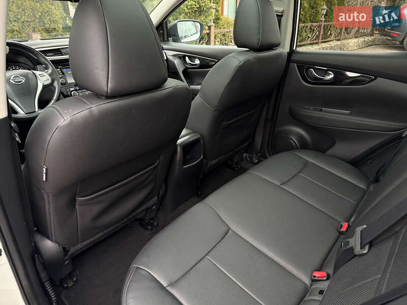Позашляховик / Кросовер Nissan Qashqai 2015 в Стрию