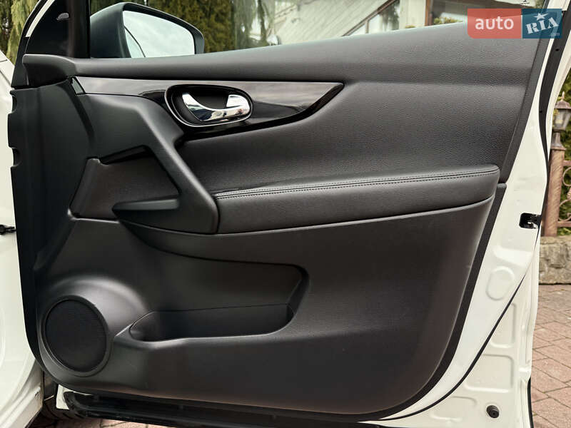 Позашляховик / Кросовер Nissan Qashqai 2015 в Стрию