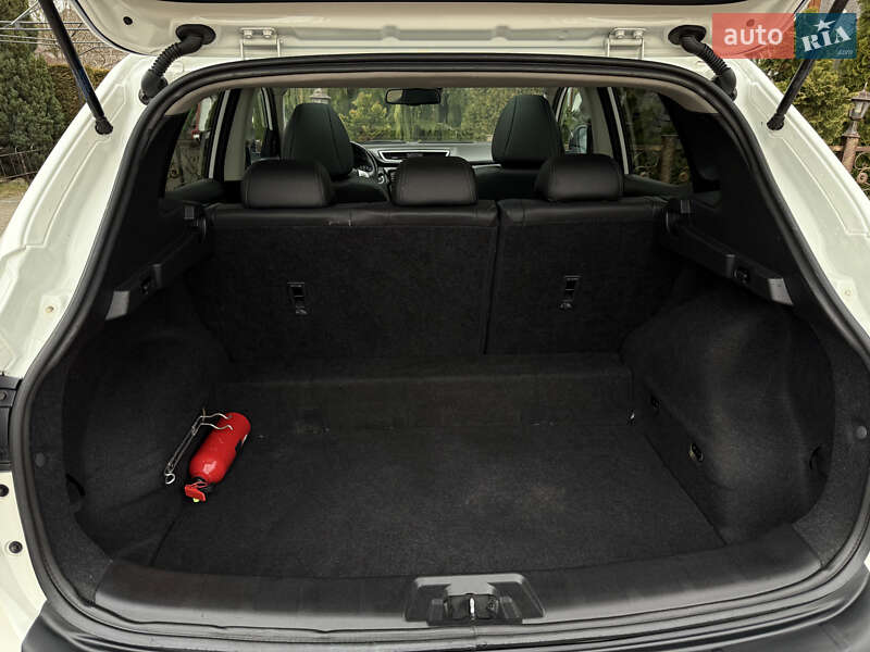 Позашляховик / Кросовер Nissan Qashqai 2015 в Стрию