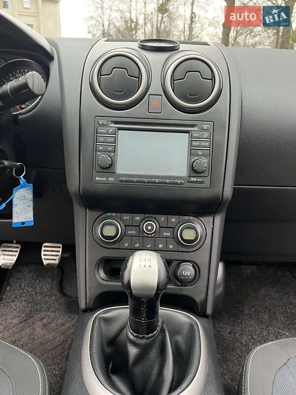 Внедорожник / Кроссовер Nissan Qashqai 2011 в Черновцах