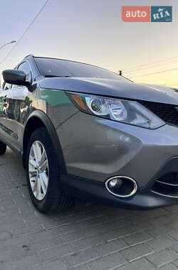 Внедорожник / Кроссовер Nissan Rogue Sport 2017 в 