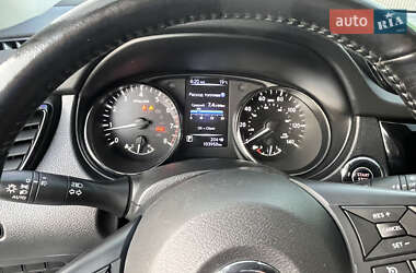 Внедорожник / Кроссовер Nissan Rogue Sport 2017 в 