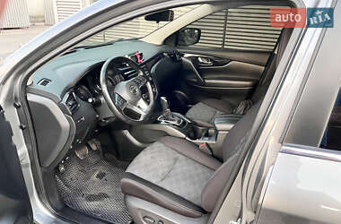 Внедорожник / Кроссовер Nissan Rogue Sport 2017 в 