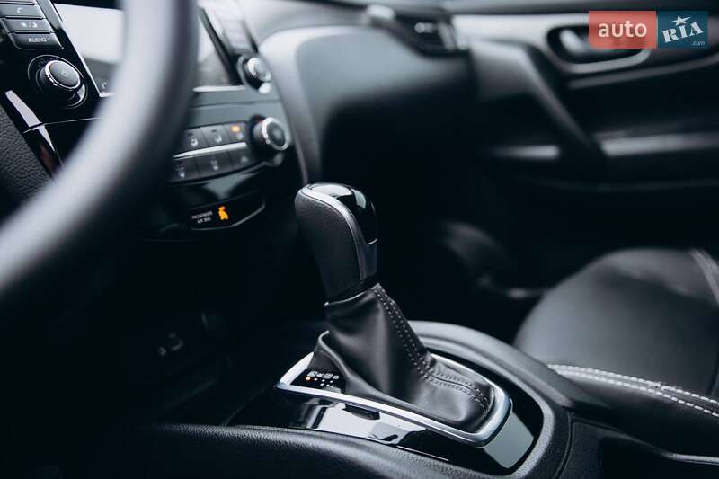 Позашляховик / Кросовер Nissan Rogue Sport 2018 в Києві