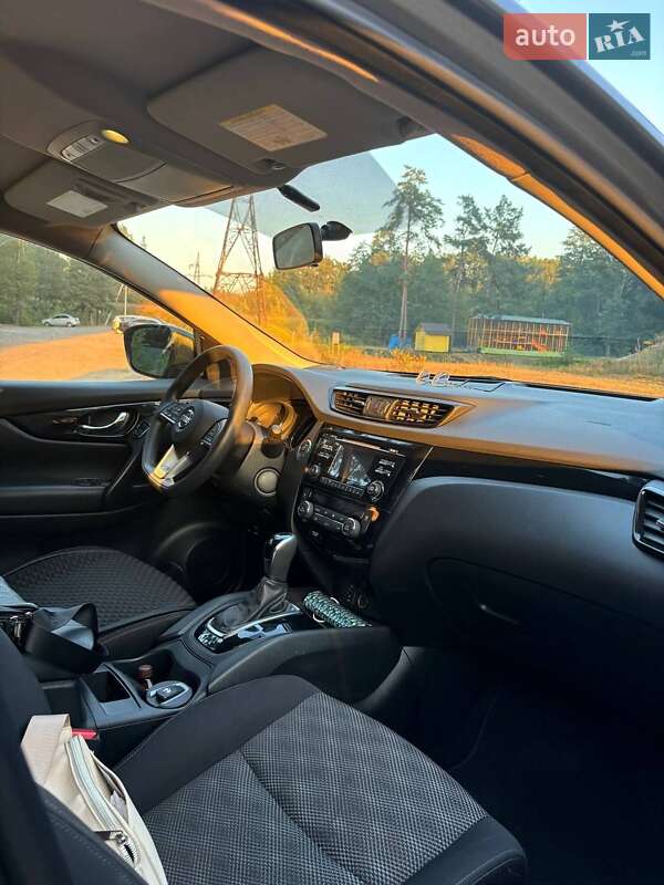 Внедорожник / Кроссовер Nissan Rogue Sport 2018 в Львове