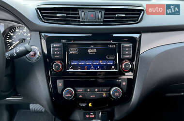 Позашляховик / Кросовер Nissan Rogue Sport 2020 в 