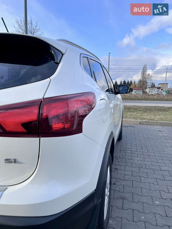Внедорожник / Кроссовер Nissan Rogue Sport 2017 в Тернополе