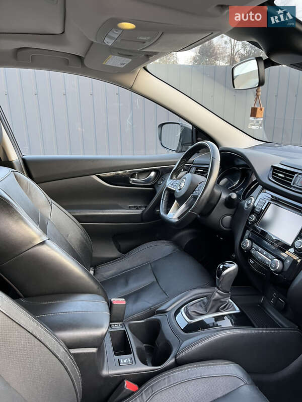 Внедорожник / Кроссовер Nissan Rogue Sport 2018 в Ивано-Франковске