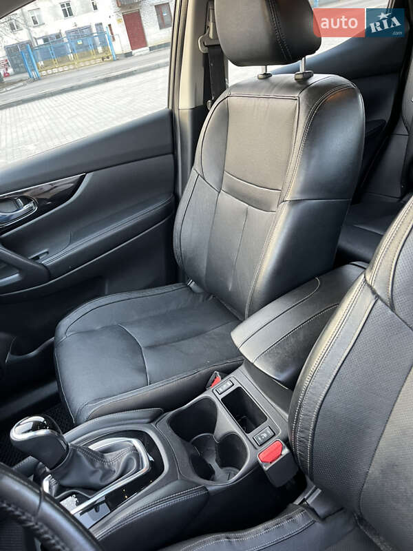 Внедорожник / Кроссовер Nissan Rogue Sport 2018 в Ивано-Франковске
