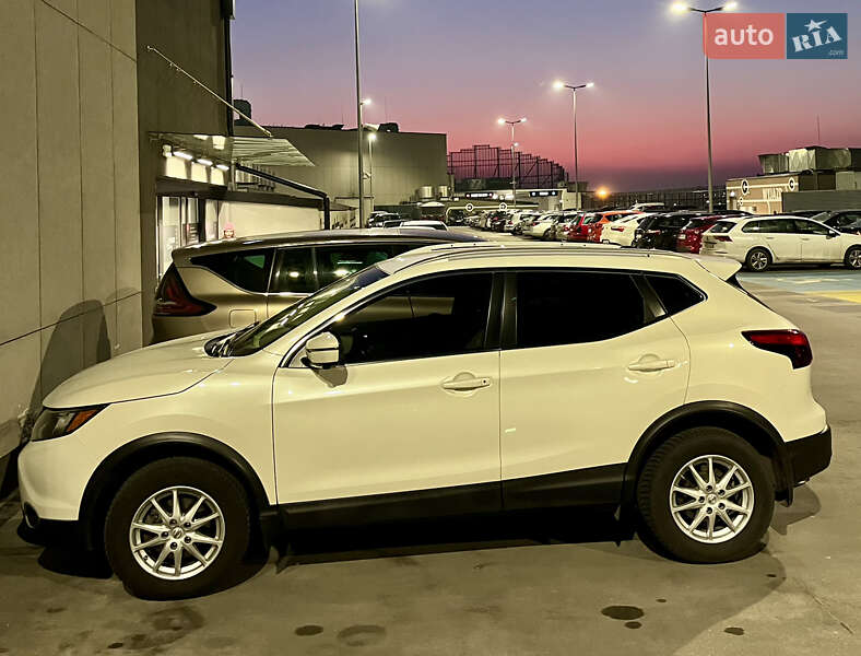 Внедорожник / Кроссовер Nissan Rogue Sport 2017 в Тернополе