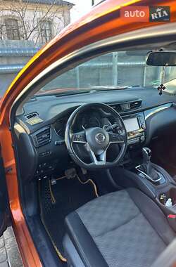 Внедорожник / Кроссовер Nissan Rogue Sport 2017 в 