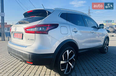 Позашляховик / Кросовер Nissan Rogue Sport 2020 в Чернівцях