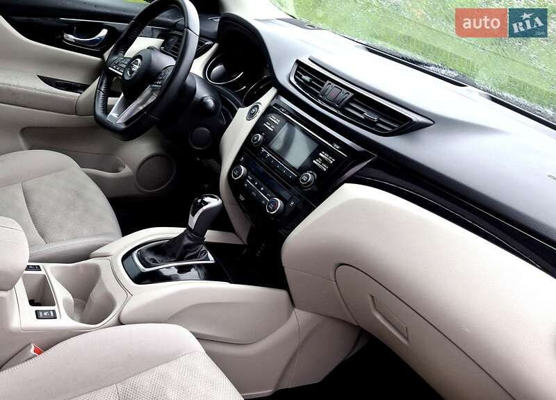 Внедорожник / Кроссовер Nissan Rogue Sport 2018 в Виннице