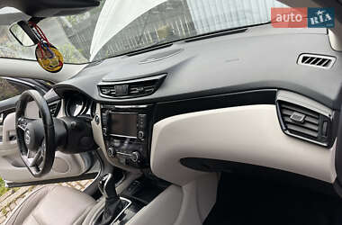 Позашляховик / Кросовер Nissan Rogue Sport 2019 в 