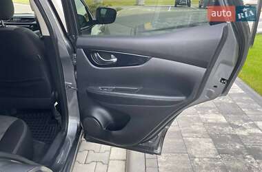 Позашляховик / Кросовер Nissan Rogue Sport 2020 в 
