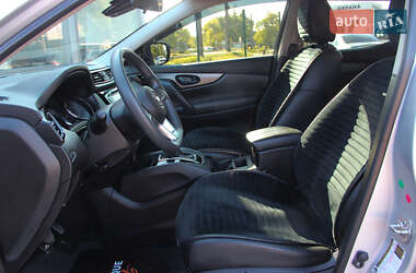 Позашляховик / Кросовер Nissan Rogue Sport 2021 в 