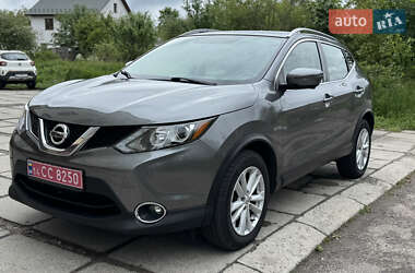 Внедорожник / Кроссовер Nissan Rogue Sport 2017 в 