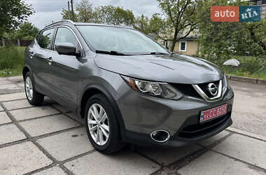 Внедорожник / Кроссовер Nissan Rogue Sport 2017 в 