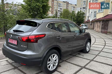 Внедорожник / Кроссовер Nissan Rogue Sport 2017 в 