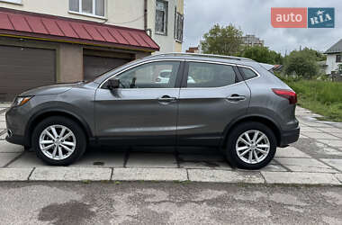 Внедорожник / Кроссовер Nissan Rogue Sport 2017 в 