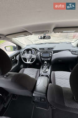 Внедорожник / Кроссовер Nissan Rogue Sport 2017 в 