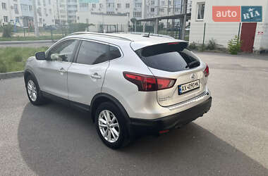 Внедорожник / Кроссовер Nissan Rogue Sport 2017 в 