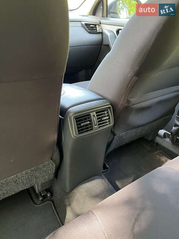 Позашляховик / Кросовер Nissan Rogue Sport 2020 в Києві