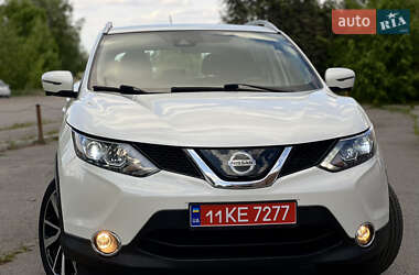 Внедорожник / Кроссовер Nissan Rogue Sport 2017 в 