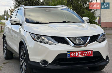 Внедорожник / Кроссовер Nissan Rogue Sport 2017 в 