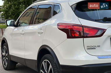 Внедорожник / Кроссовер Nissan Rogue Sport 2017 в 