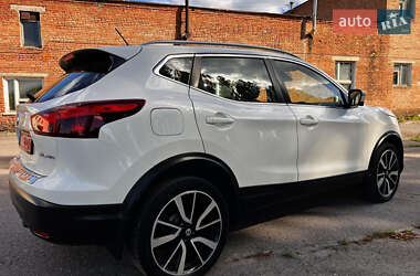 Внедорожник / Кроссовер Nissan Rogue Sport 2017 в 