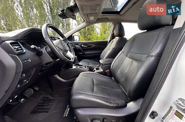 Внедорожник / Кроссовер Nissan Rogue Sport 2017 в 