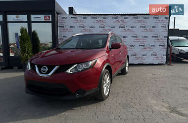 Внедорожник / Кроссовер Nissan Rogue Sport 2017 в 