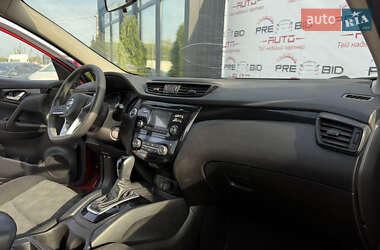 Внедорожник / Кроссовер Nissan Rogue Sport 2017 в 