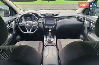 Внедорожник / Кроссовер Nissan Rogue Sport 2017 в 