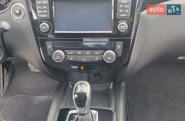 Внедорожник / Кроссовер Nissan Rogue Sport 2017 в 