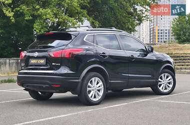 Внедорожник / Кроссовер Nissan Rogue Sport 2017 в 