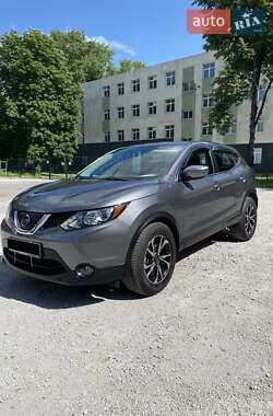 Позашляховик / Кросовер Nissan Rogue Sport 2018 в Кам'янському