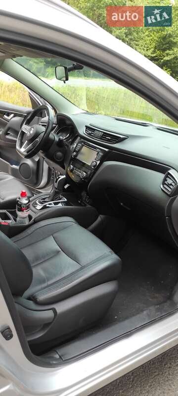 Внедорожник / Кроссовер Nissan Rogue Sport 2017 в Нетешине