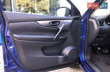 Внедорожник / Кроссовер Nissan Rogue Sport 2019 в 